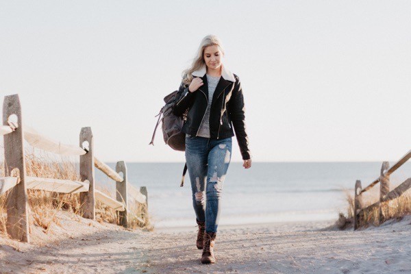 transition-your-summer-wardrobe-to-fall-woman-leather-jacket-distressed-jeans